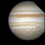 Фотография Юпитера, полученная на космическом телескопе Хаббл 13го февраля года, и дающая детальный вид на уникальный кластер из трех бурь овальной формы в юго-западной области Большого красного пятна. 
