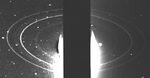 Снимки колец Нептуна, сделанные с 591-секундной выдержкой на Вояджере-2го августа года с расстояния тыс.км. Четко видны два основных кольца, имеющих сплошную структуру. Также видны более слабое внутреннее кольцо радиусом около тыс. км и пояс начинающийся на расстоянии около тыс. км от центра Нептуна до примерно середины между основными кольцами. 