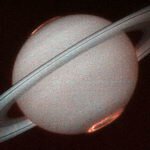 hst_saturn_aurorae.jpg - Фотография Сатурна в ультафиолетовом диапазоне, сделанная на космическом телескопе Хаббл, инструмент NICMOS (Space Telescope Imaging Spectrograph). 